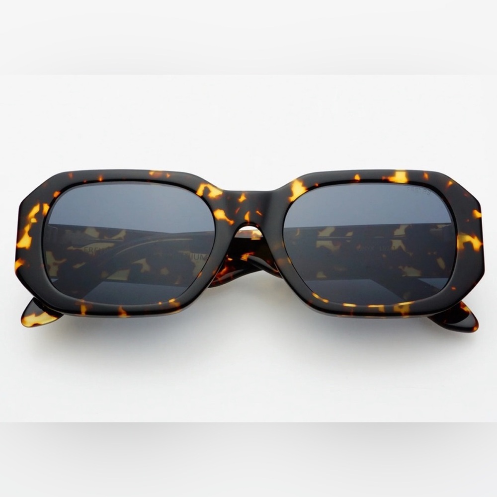 Adorable Tortoise Shell Glasses - image 1